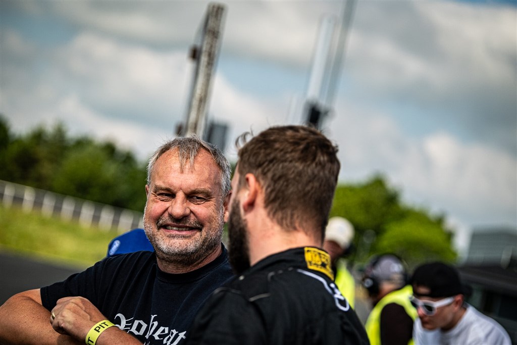 Mik Henriksen har fået hænderne fulde med sin Audi R8, som skal køre hele sæsonen i Special Saloon Car.
(Foto: Grippo)